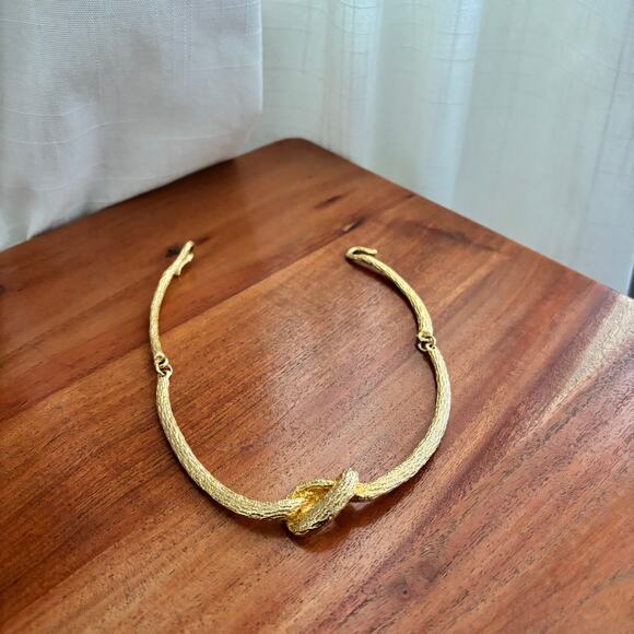 Beautiful Unsigned Vintage 1990's Gold Knot Statement Collar Necklace - Picture 7 of 11